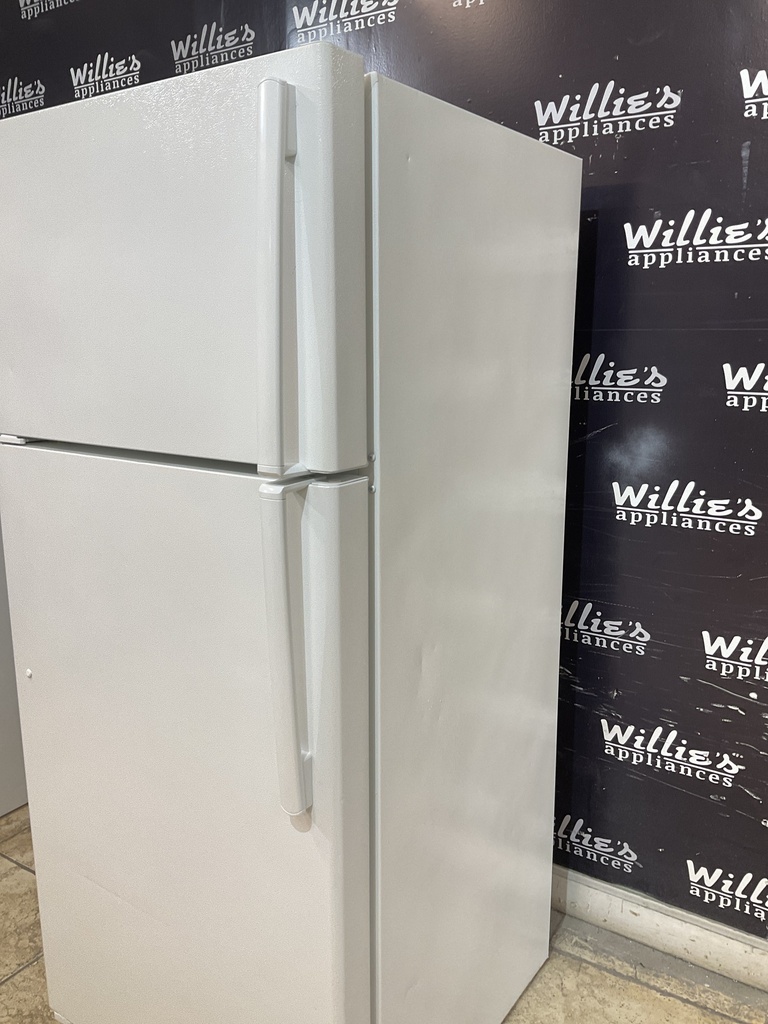 Ge Used Refrigerator Top and Bottom 28x64 1/2” (White)