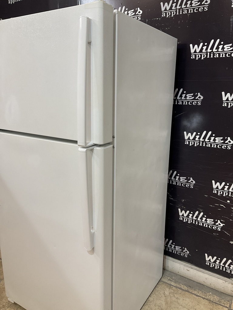 Ge Used Refrigerator Top and Bottom 28x61 1/2” (White) 