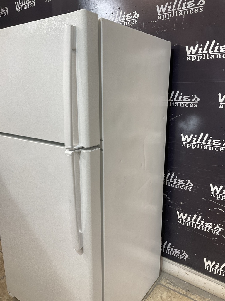 Ge Used Refrigerator Top and Bottom 28x61 1/2” (White) 
