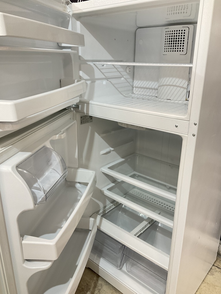 Ge Used Refrigerator Top and Bottom 28x61 1/2” (White) 
