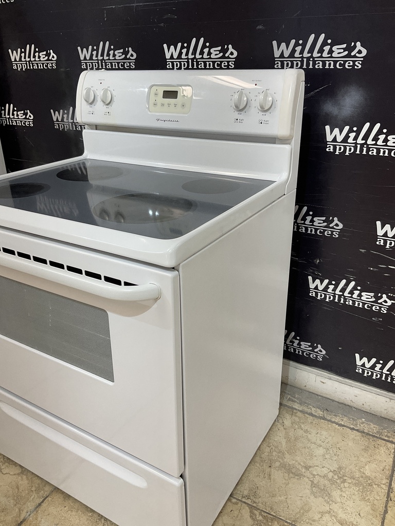 Frigidaire Used Electric Stove 220volts (40/50 AMP) 30inches {3 prong} 
