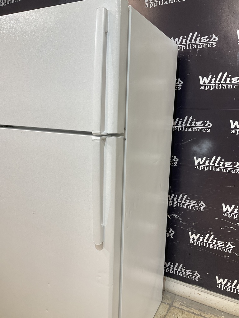 Ge Used Refrigerator Top and Bottom 28x66 1/2’ (White) 