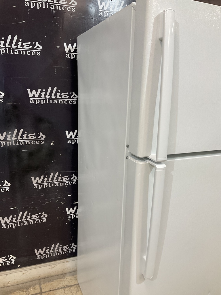Ge Used Refrigerator Top and Bottom 28x61 1/2” (White) 