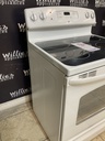 Ge Used Electric Stove 220volts (40/50 AMP) 30inches {3 prong} (White) 