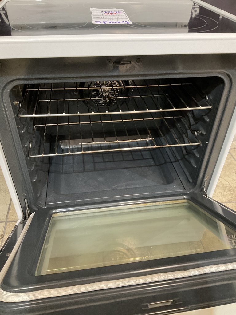 Frigidaire Used Electric Stove 220volts (40/50 AMP) 30inches {3 prong} 