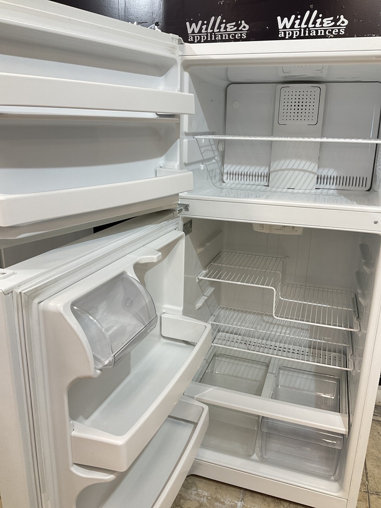 Ge Used Refrigerator Top and Bottom 28x61 1/2” (White) 