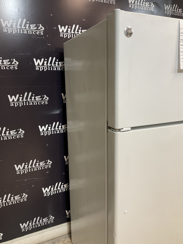 Ge Used Refrigerator Top and Bottom 28x64 