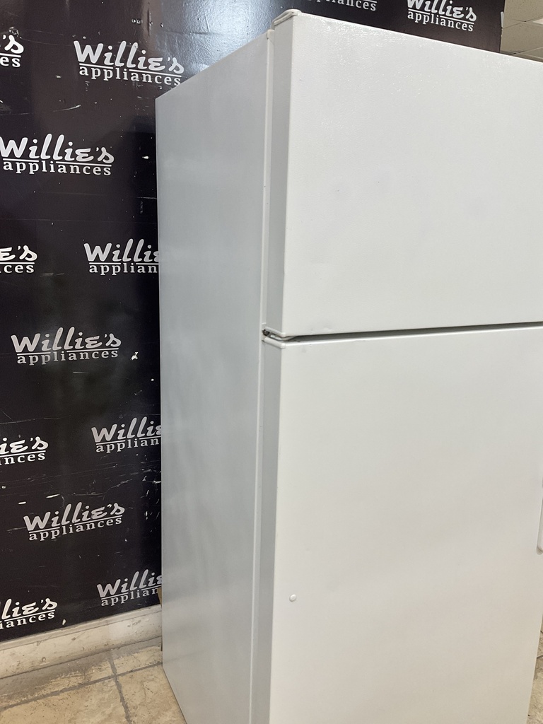 Ge Used Refrigerator Top and Bottom 28x64 (White)