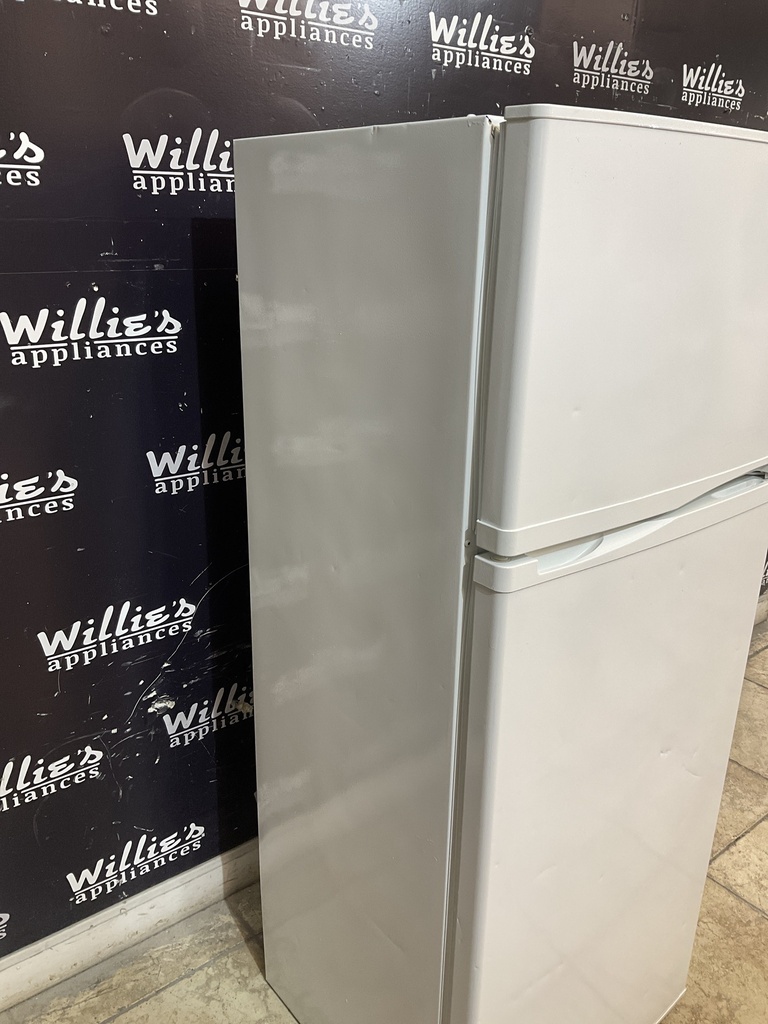 Diplomat Used Refrigerator Top and Bottom 23x60 (White)