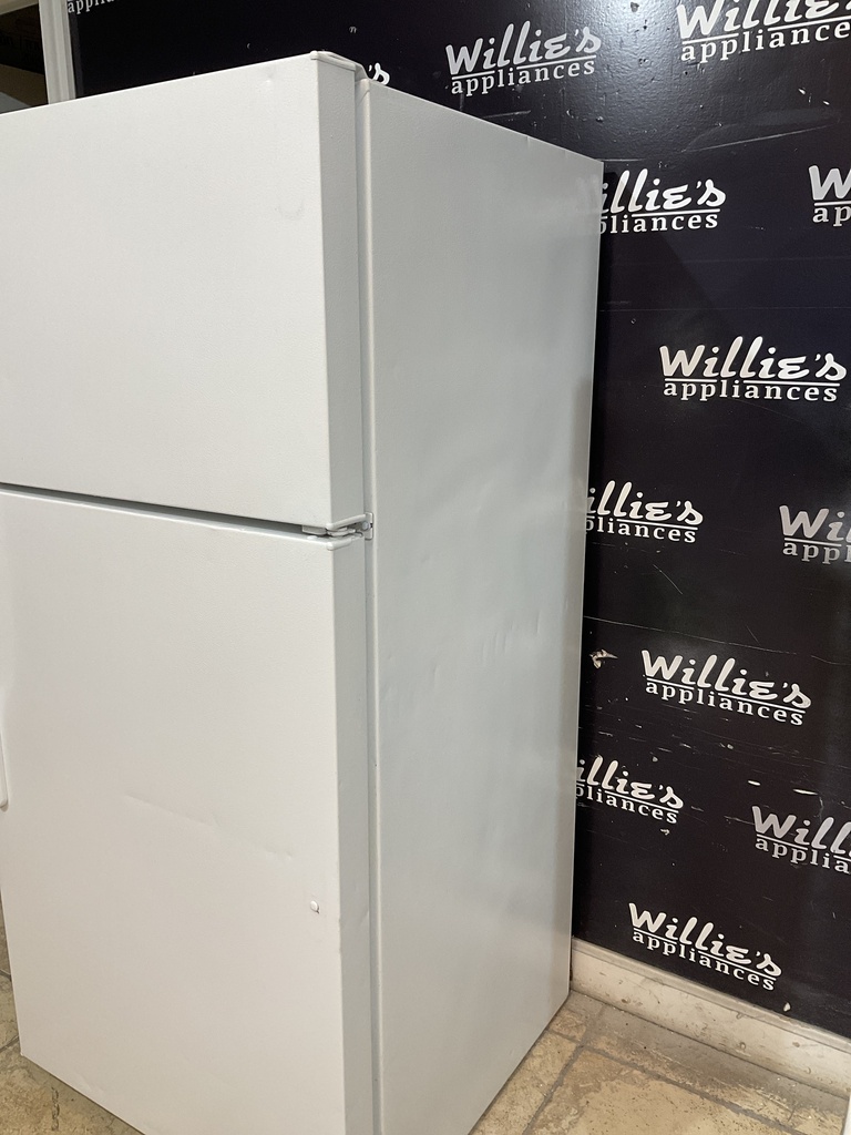 Ge Used Refrigerator Top and Bottom 28x61 1/2” (White)