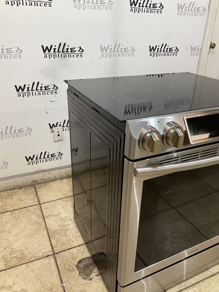 Samsung Used Electric Stove 220volts (40/50 AMP) 30inches {4 prong} (Stainless steel) 