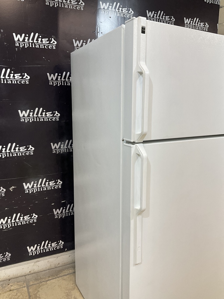 Hotpoint Used Refrigerator Top and Bottom 28x64 1/2” (White ) 