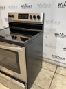 Frigidaire Used Electric Stove 220volts (40/50 AMP) 30inches {3 prong} 