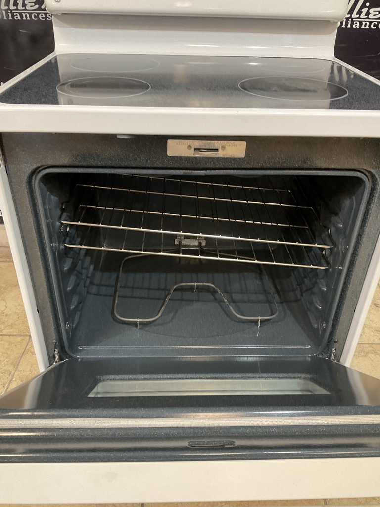 Ge Used Electric Stove 220volts (40/50 AMP) 30inches {4 prong} (White) 