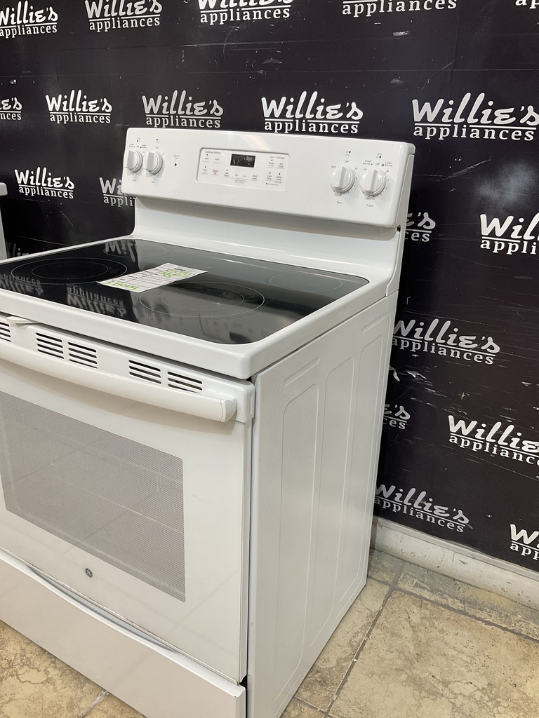 Ge Used Electric Stove 220volts (40/50 AMP) 30inches {3 prong} (White) 
