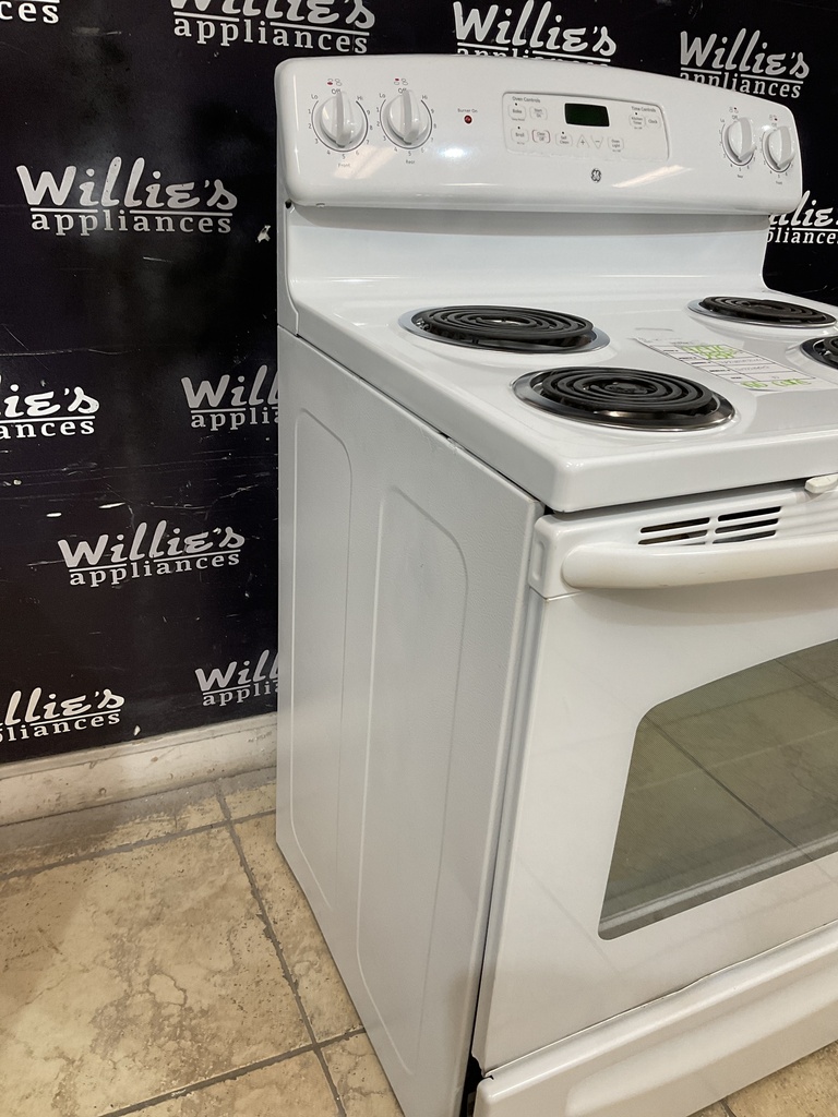 Ge Used Electric Stove 220volts (40/50 AMP) 30inches {no cord} (White) 