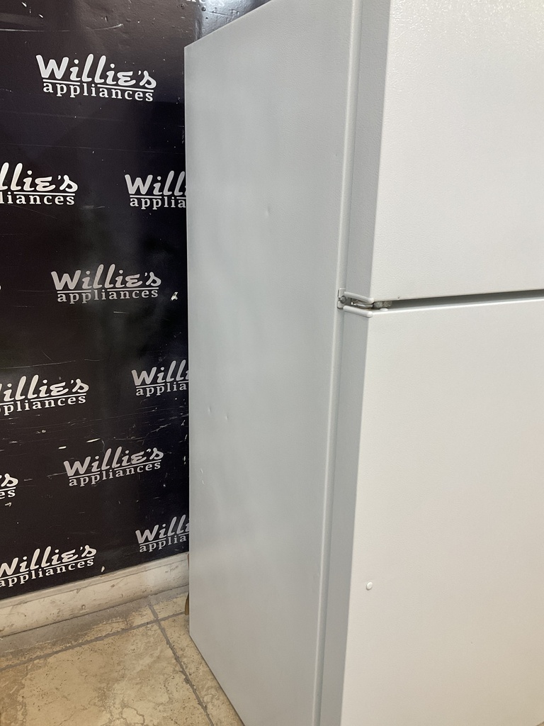 Ge Used Refrigerator Top and Bottom 28x61 1/2” (White) 