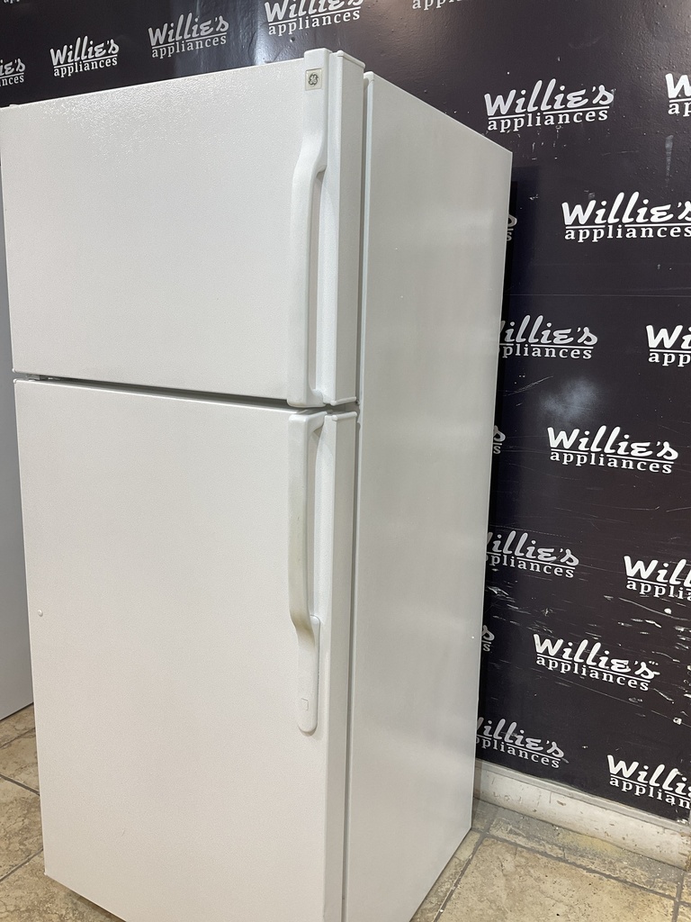 Hotpoint Used Refrigerator Top and Bottom 28x64 1/2” (White) 