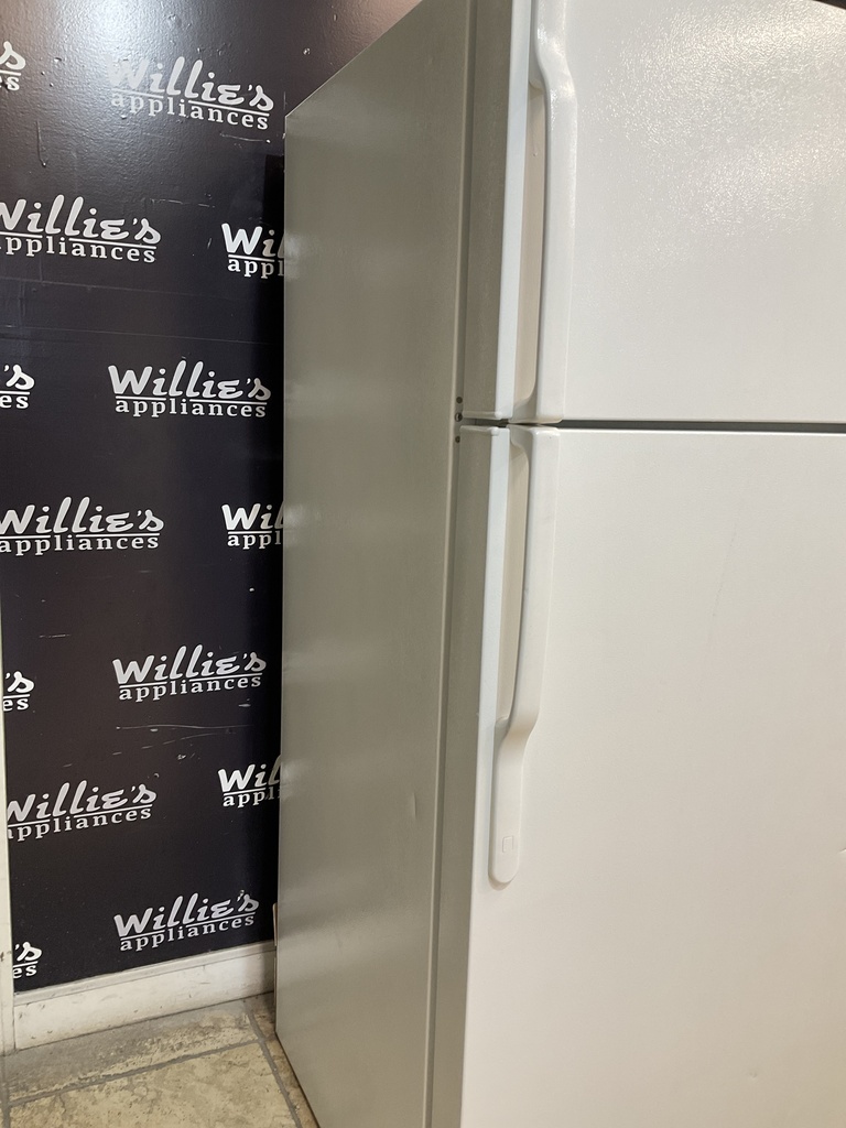 Ge Used Refrigerator Top and Bottom 28x67 (White) 