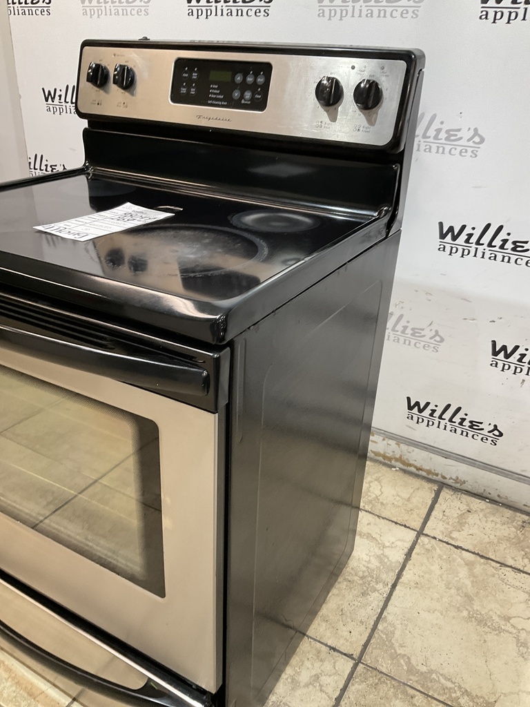 Frigidaire Used Electric Stove 220volts (40/50 AMP) 30inches {4 prong} 