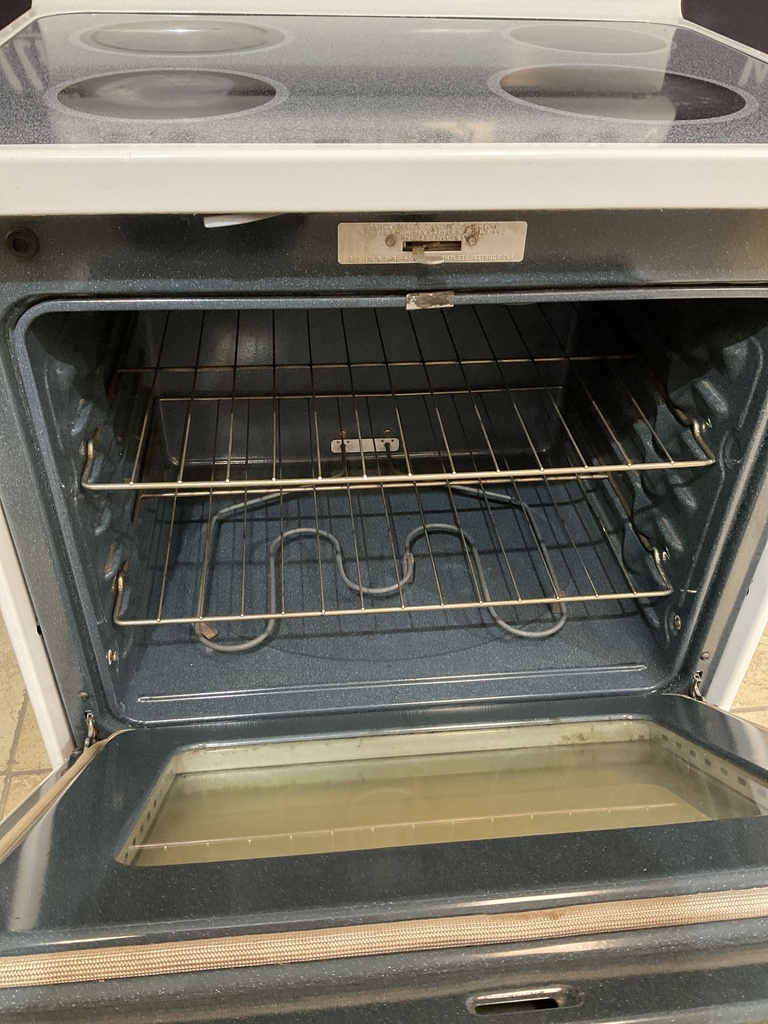 Ge Used Electric Stove 220volts (40/50 AMP) 30inches {no cord} (White) 
