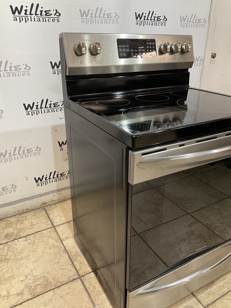 Frigidaire Used Electric Stove 220volts (40/50 AMP) 30inches {3 prong}