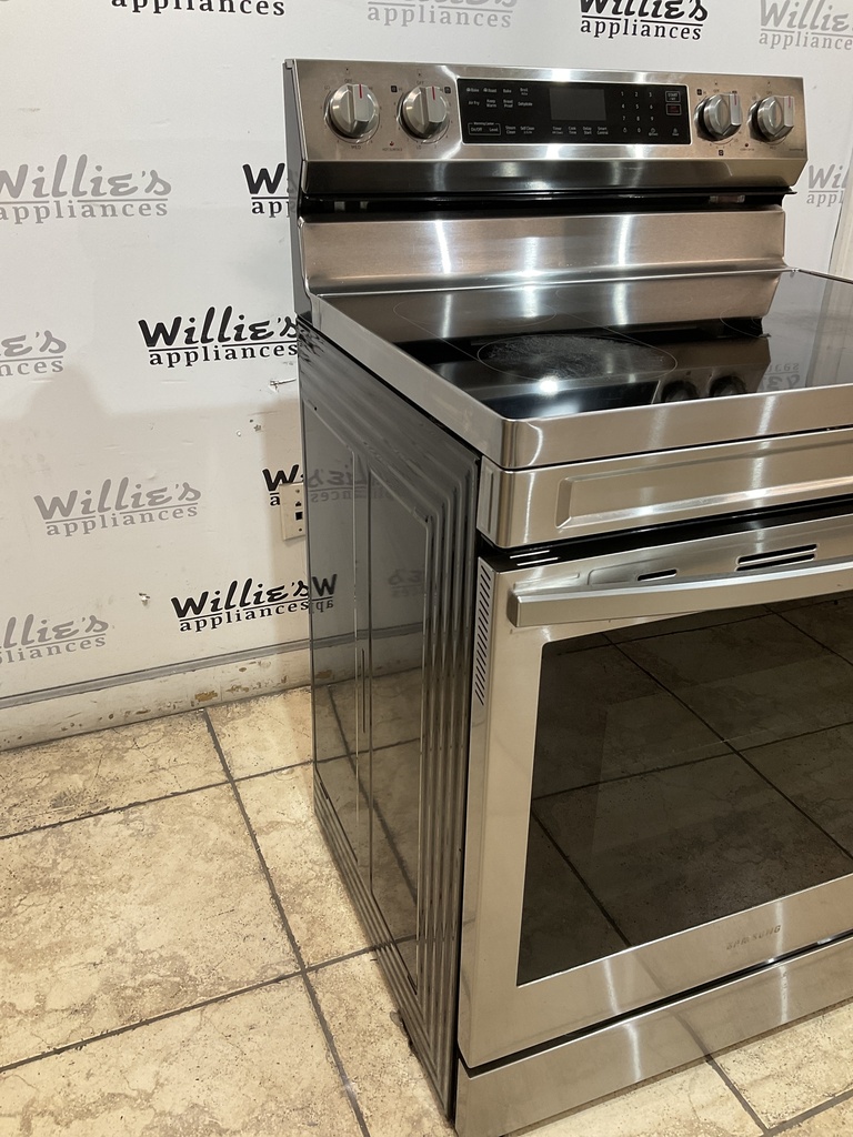 Samsung Used Electric Stove 220volts (40/50 AMP) 30inches {4 prong} 