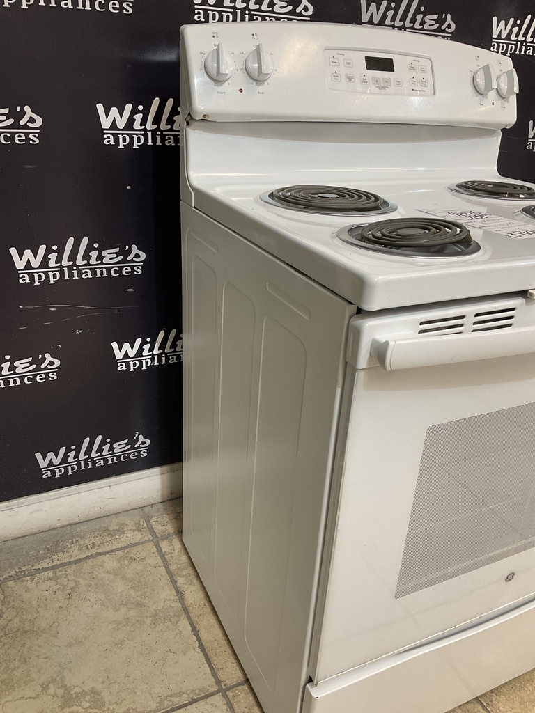 Ge Used Electric Stove 220volts (40/50 AMP) 30inches {3 prong} (White)