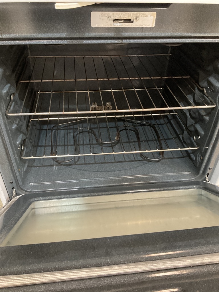 Ge Used Electric Stove 220volts (40/50 AMP) 30inches {3 prong} (White)
