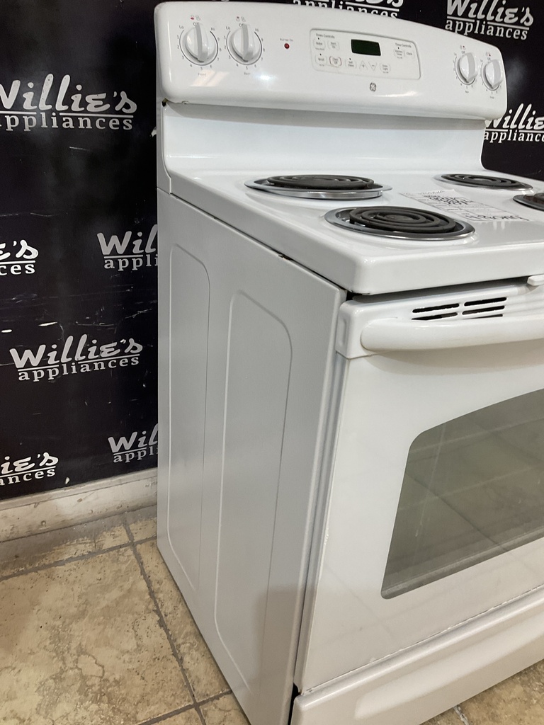 Ge Used Electric Stove 220volts (40/50 AMP) 30inches {4 prong} (White) 