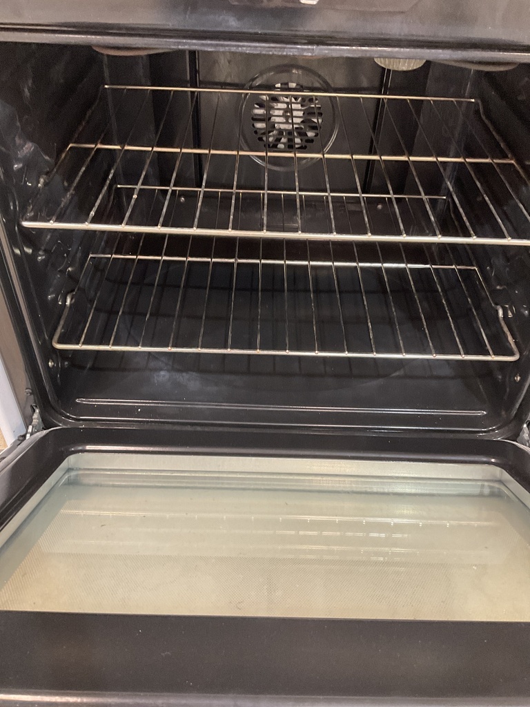 Ge Used Electric Stove 220volts (40/50 AMP) 30inches {3 prong} (White) 