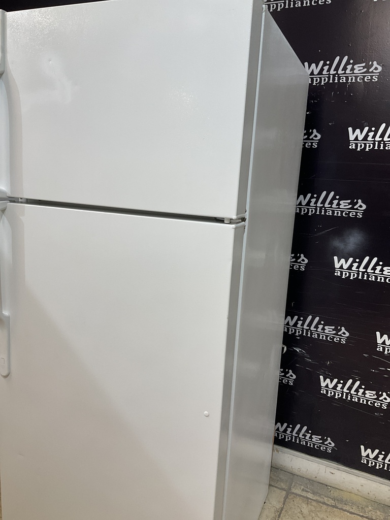 Ge Used Refrigerator Top and Bottom 28x67 (White) 