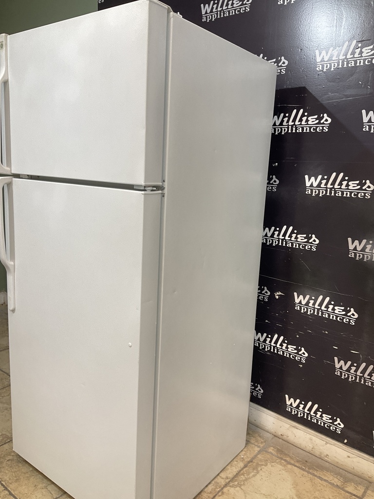Ge Used Refrigerator Top and Bottom 28x67 (White) 