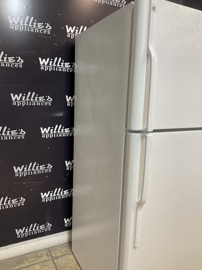 Ge Used Refrigerator Top and Bottom 30x66 1/2” (White) 