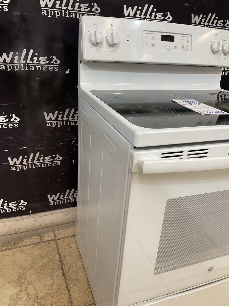 Ge Used Electric Stove 220volts (40/50 AMP) 30inches {3 prong} (White) 