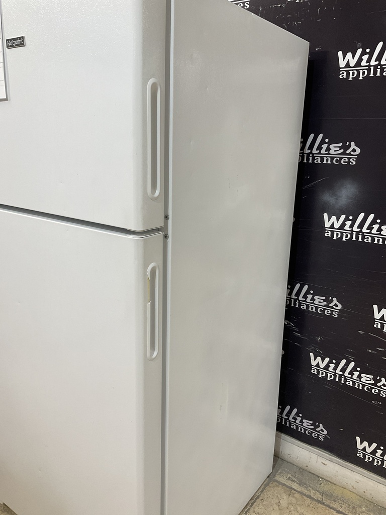 Hotpoint Used Refrigerator Top and Bottom 28x61 1/2” (White) 