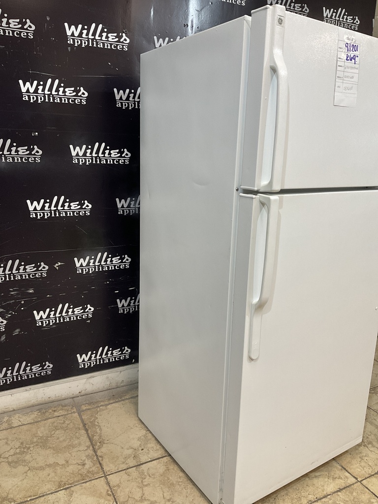 Ge Used Refrigerator Top and Bottom 28x64 1/2” (White)
