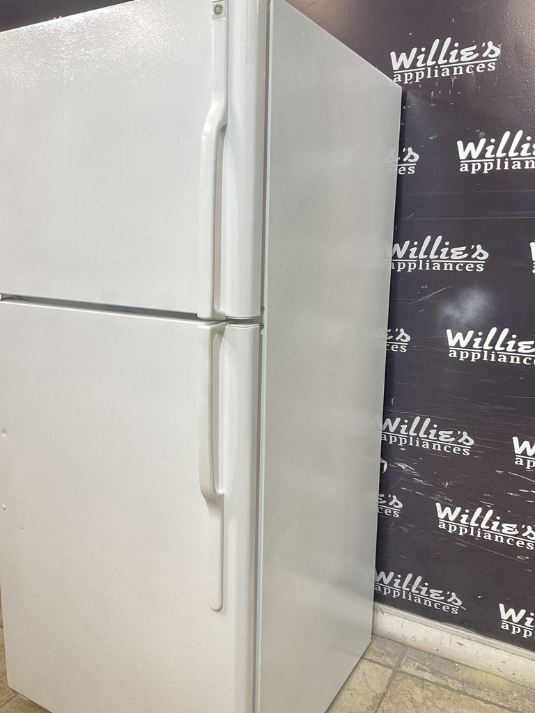 Ge Used Refrigerator Top and Bottom 30x66 1/2” (White)