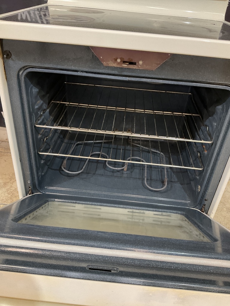 Ge Used Electric Stove 220volts (40/50 AMP) 30inches {no cord} (Bisque)
