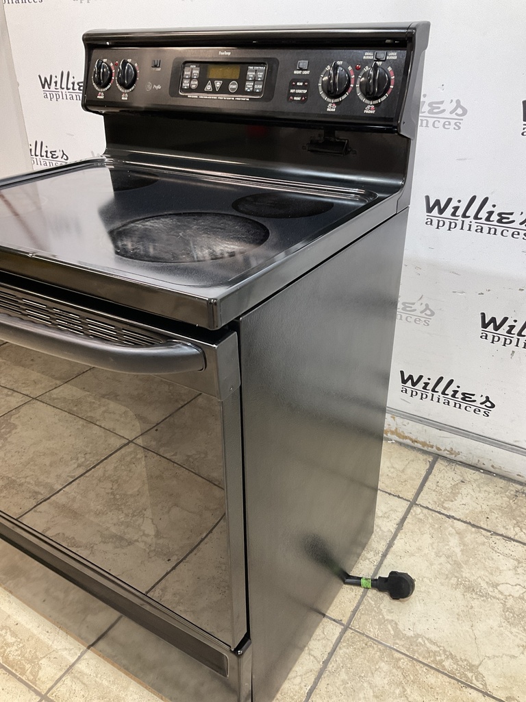 Ge Used Electric Stove 220volts (40/50 AMP) 30inches {4 prong} (Black) 