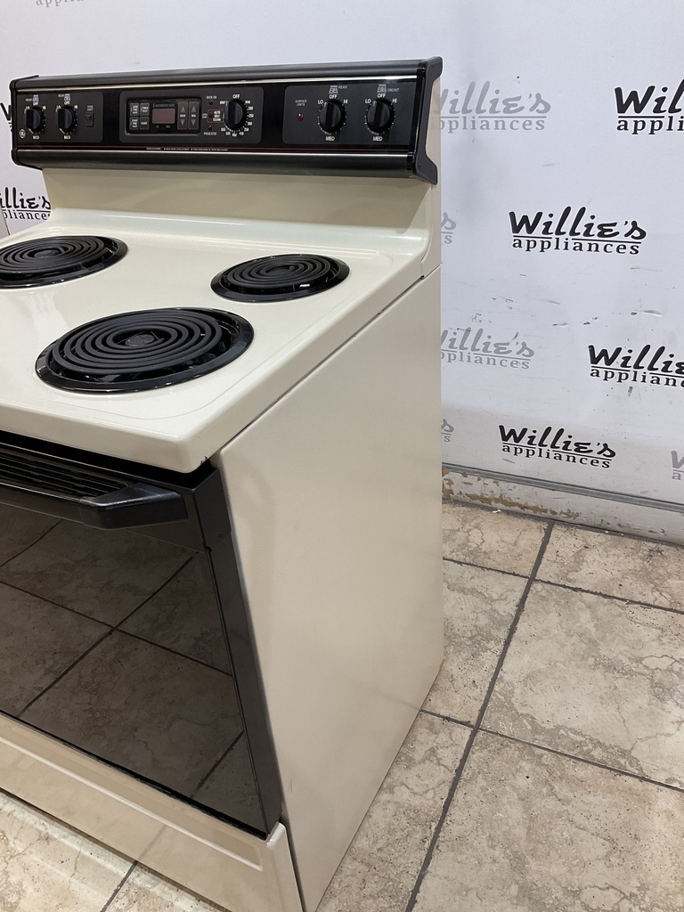 Ge Used Electric Stove 220volts (40/50 AMP) 30inches {3 prong} (Bisque/Black) 