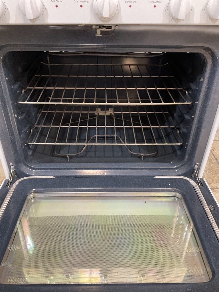 Ge Used Electric Stove 220volts (40/50 AMP) 30inches {no cord} (White) 