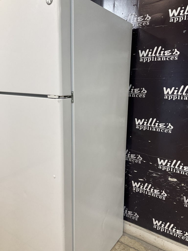 Ge Used Refrigerator Top and Bottom 28x66 1/2” (White) 