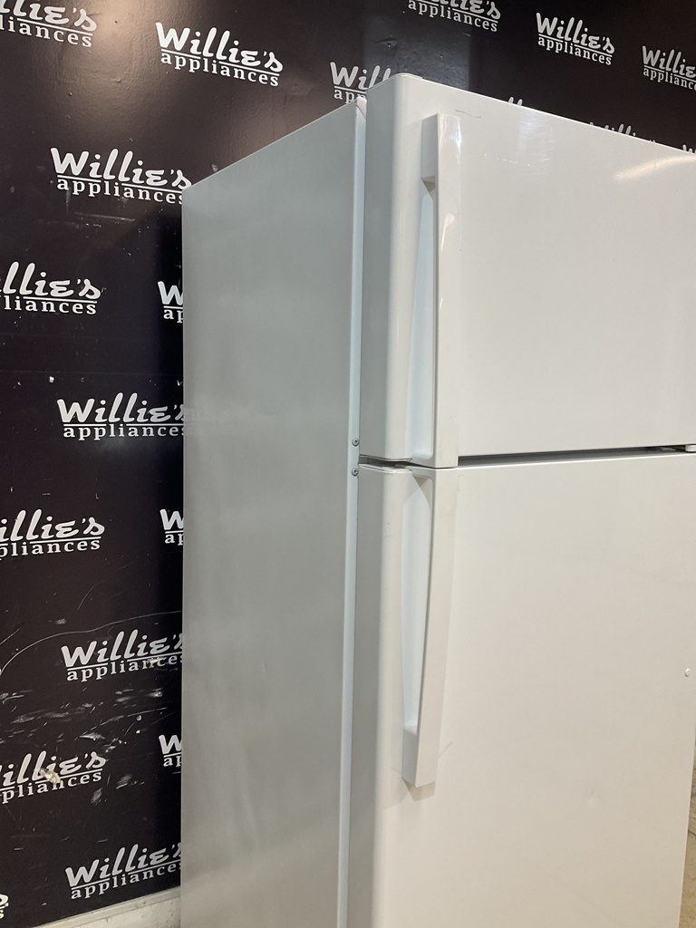 Ge Used Refrigerator Top and Bottom 28x66 1/2” (White) 