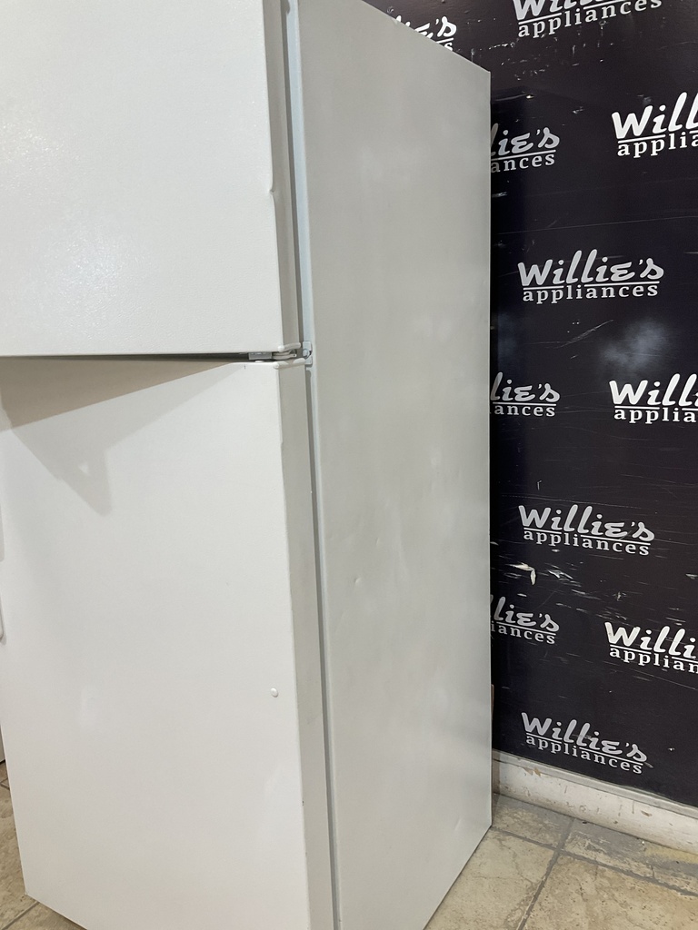 Ge Used Refrigerator Top and Bottom 28x64 1/2” (White) 
