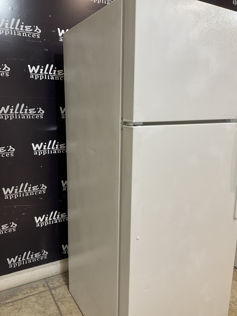 Ge Used Refrigerator Top and Bottom 28x67 1/2” (White) 