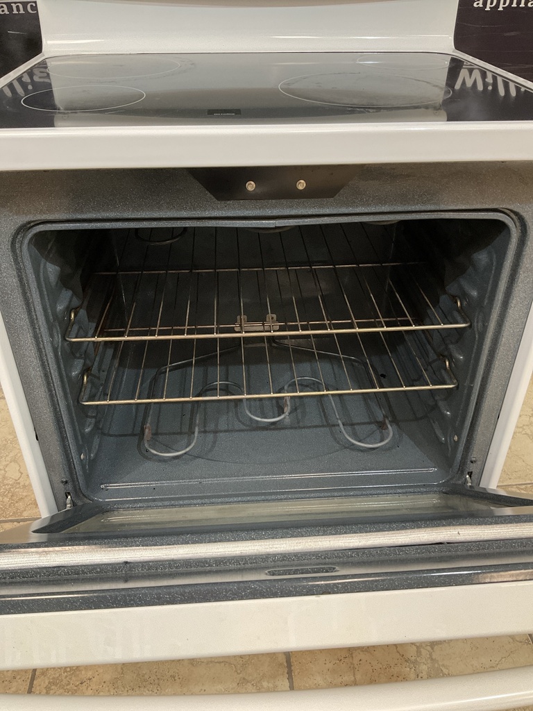 Ge Used Electric Stove 220volts (40/50 AMP) 30inches {4 prong} (White) 