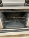 Ge Used Electric Stove 220volts (40/50 AMP) 30inches {4 prong} (White) 
