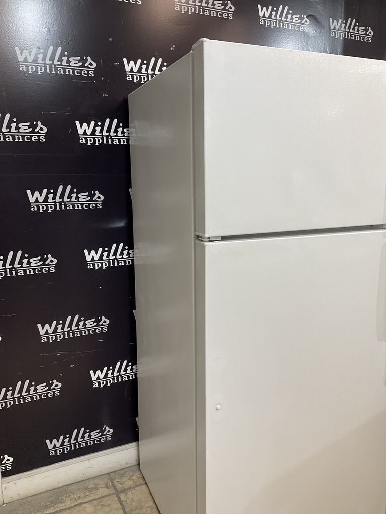 Ge Used Refrigerator Top and Bottom 28x64 1/2” (White) 