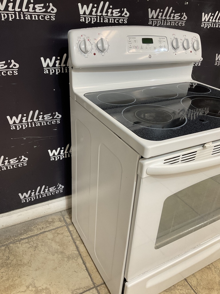Ge Used Electric Stove 220volts (40/50 AMP) 30inches {3 prong} (White) 
